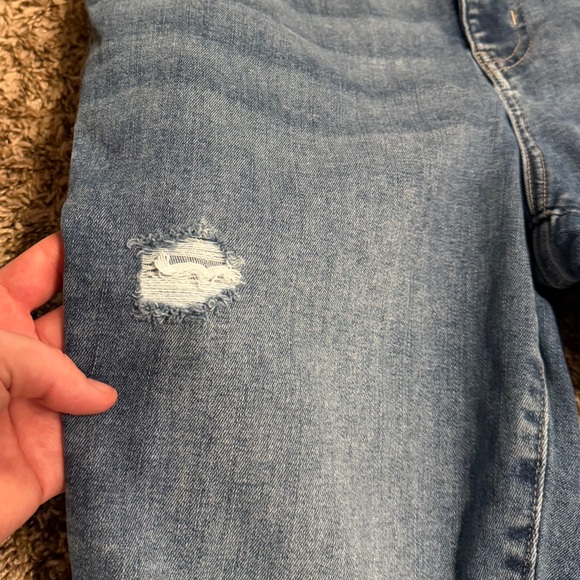 Maurices Distressed Jeans - Picture 9 of 11